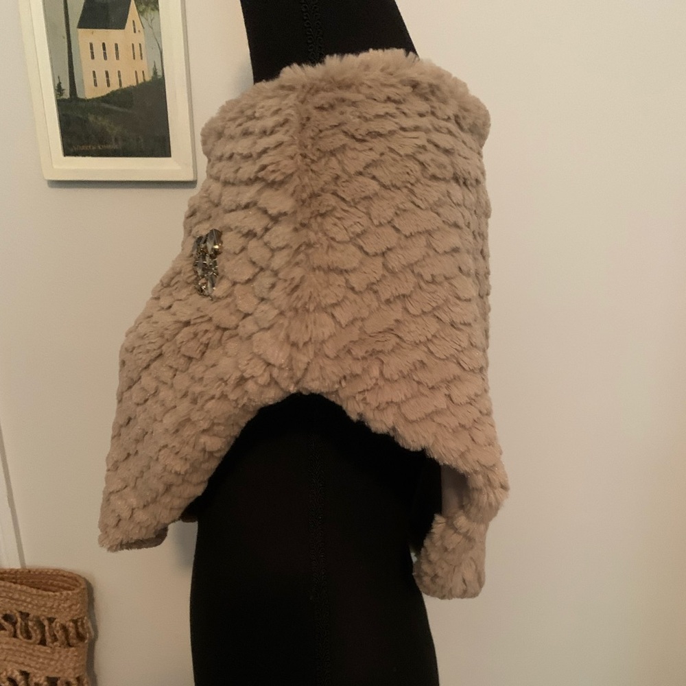 Shawl - Picture 3 of 5